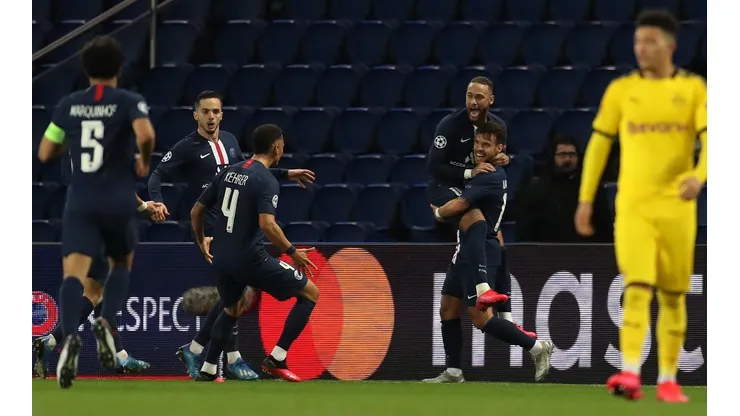 Con la magia de Neymar: PSG gana y avanza a cuartos de Champions