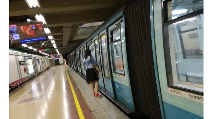 Diversas protestas afectan al Metro y servicios del Transantiago.