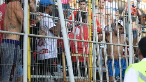 Durante el partido, hubo enfrentamientos entre ambas barras