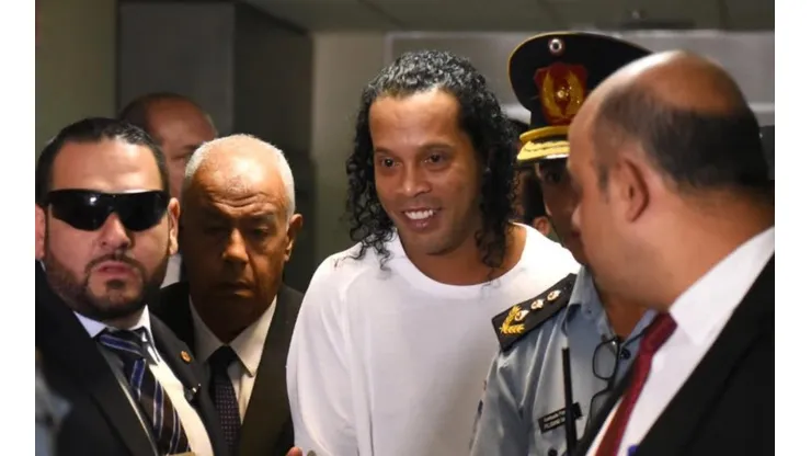 Ronaldinho sigue preso