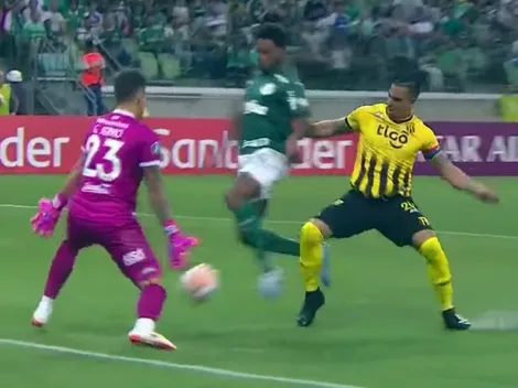 El gol más raro de la Copa: Palmeiras anota de rodillazo y de hoyito