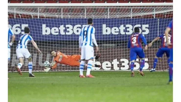 Orellana erró el penal del empate en el primer tiempo