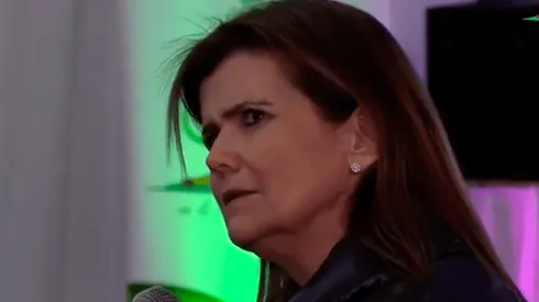 Manifestantes irrumpen en charla de Pilar Sordo