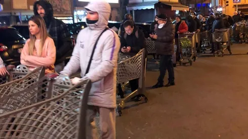 Llorente y Callejón se abastecen para la cuerentena.