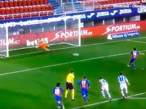 ¡Por poquito! Orellana falla un penal ante la Real Sociedad