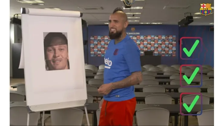 Arturo Vidal pasó un entretenido momento con la prueba que le propuso el Barcelona