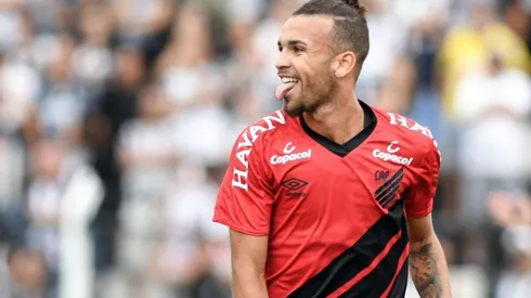 Jajá es el joven delantero que amenaza al Cacique.