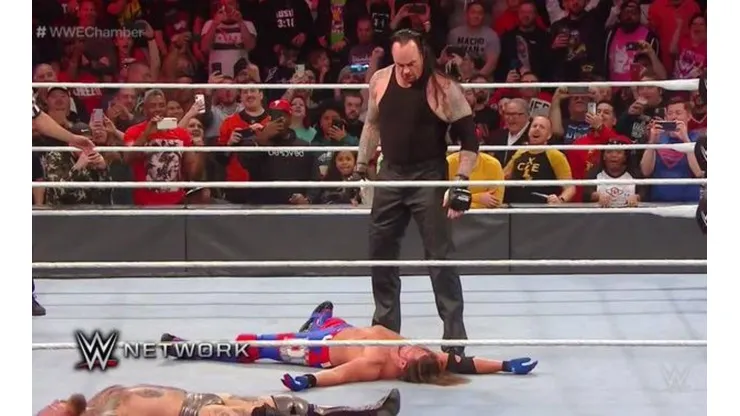 Undertake aparece en Elimination Chamber y boicotea a AJ Styles