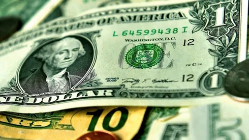 Dólar salta más de $15 en la apertura