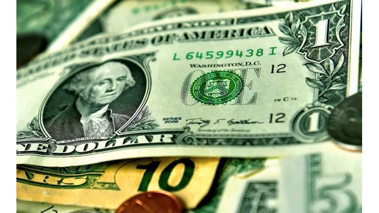 Dólar salta más de $15 en la apertura