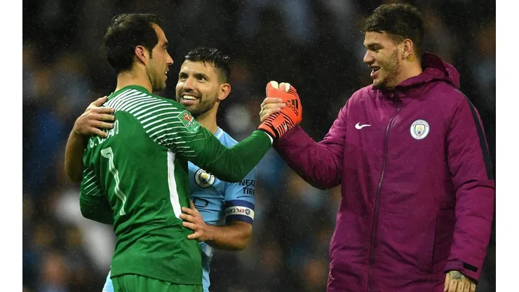 Bravo está sobre Ederson en los números
