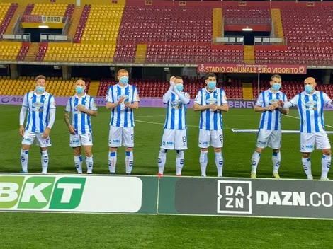 Futbolistas italianos salen a la cancha con mascarillas por temor al coronavirus