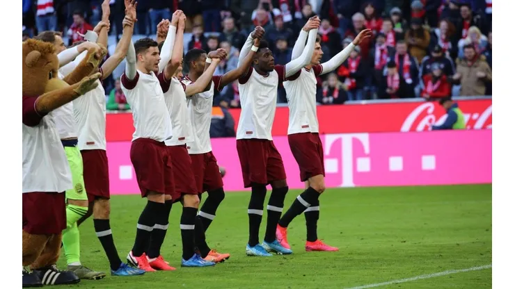 Bayern gana y sigue líder en Alemania.