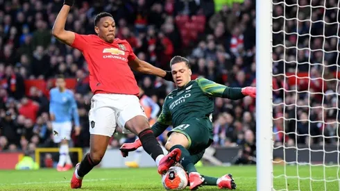Martial hizo sufrir a Ederson en el derby
