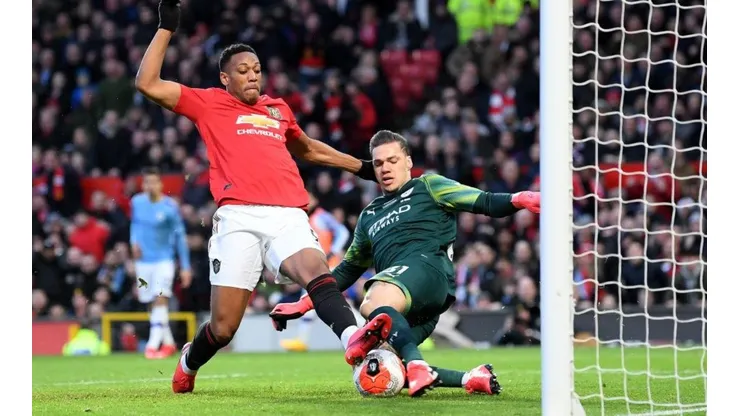 Martial hizo sufrir a Ederson en el derby