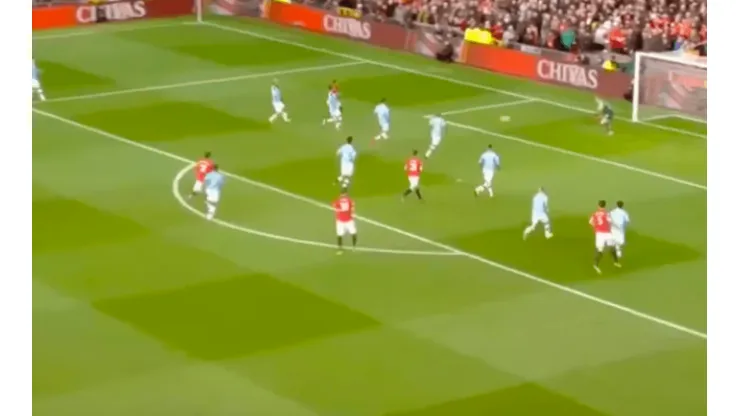 Ederson no pudo detener el tiro de Martial