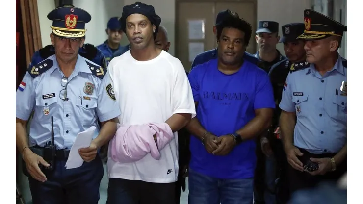 Dinho seguirá detenido en Paraguay.