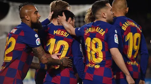 El Barça festeja el gol de Messi.