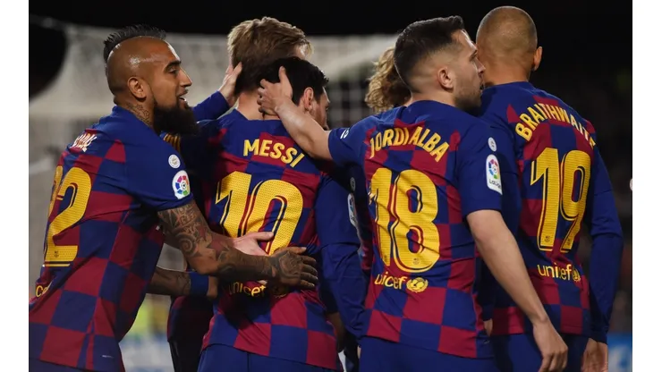 El Barça festeja el gol de Messi.