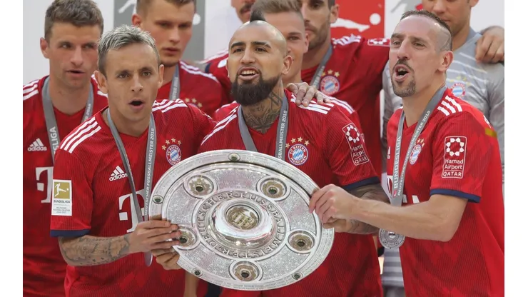 Arturo Vidal fue tricampeón de la Bundesliga en Bayern. Aquí aparece con Rafinha y Ribery.