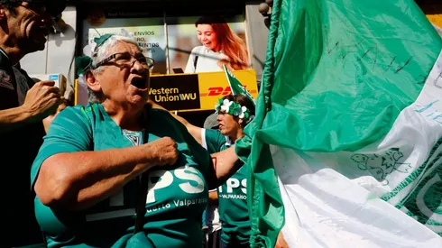 Las hinchas de Santiago Wanderers en las manifestaciones en Valparaíso