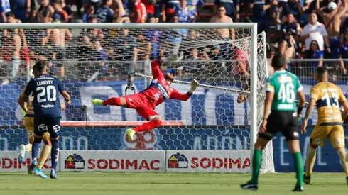 Johnny Herrera vive un partido especial en el Nacional.
