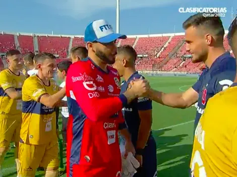 Johnny es recibido con una ovación de los hinchas de la U en el Nacional