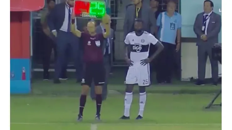 Emmanuel Adebayor debuta en Copa Libertadores con un empate ante Delfín