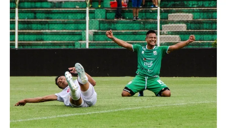 Lindo gol de Óscar Salinas en Bolivia