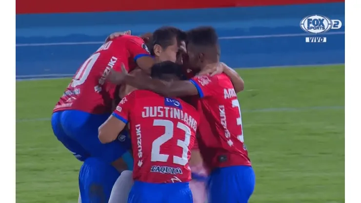 El aviador festeja contra Colo Colo.