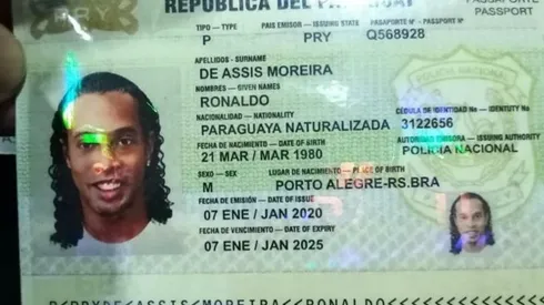 El pasaporte falso que portaba Ronaldinho al momento de su detención