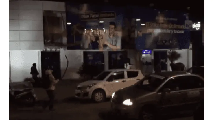 Hincha de Colo Colo recibió dos puñaladas en incidentes en Bolivia