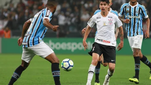Le tienen fe: Ángelo Araos se queda en Corinthians para pelear un puesto