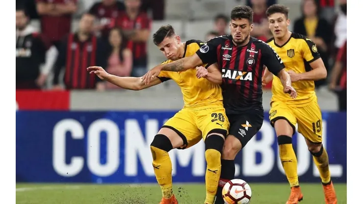Los rivales de Colo Colo se enfrentan en el inicio de la fase de grupos del torneo continental.