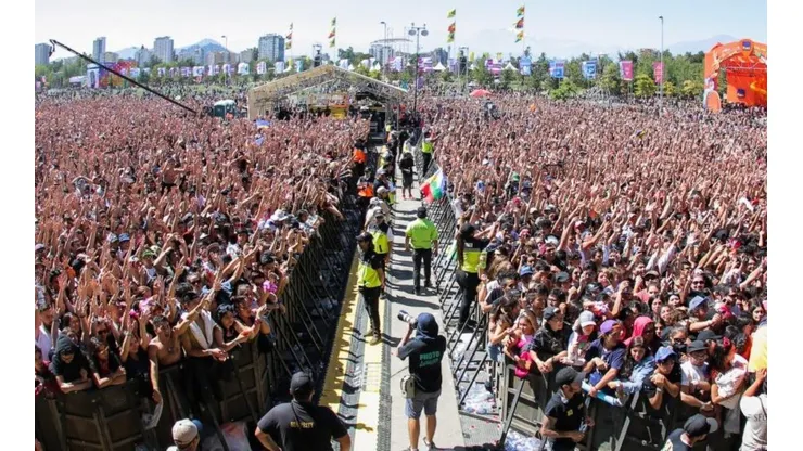 Minsal asegura que "no hay ninguna necesidad" de prohibir eventos masivos