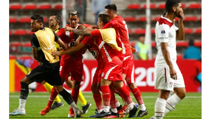 Unión La Calera recibe millonaria multa de la Conmebol tras partido ante Fluminense por Copa Sudamericana