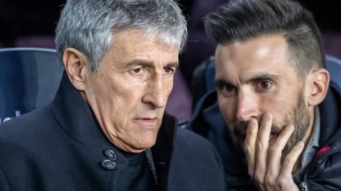 Quique Setién y especialmente su ayudante Eder Sarabia están en el centro de la polémica