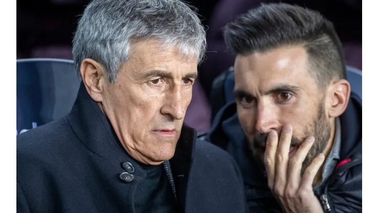 Quique Setién y especialmente su ayudante Eder Sarabia están en el centro de la polémica