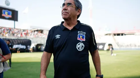 Gualberto Jara en el banco de Colo Colo.
