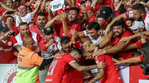 Paolo Guerrero festeja la clasificación a la zona de grupos de la Copa Libertadores 2020