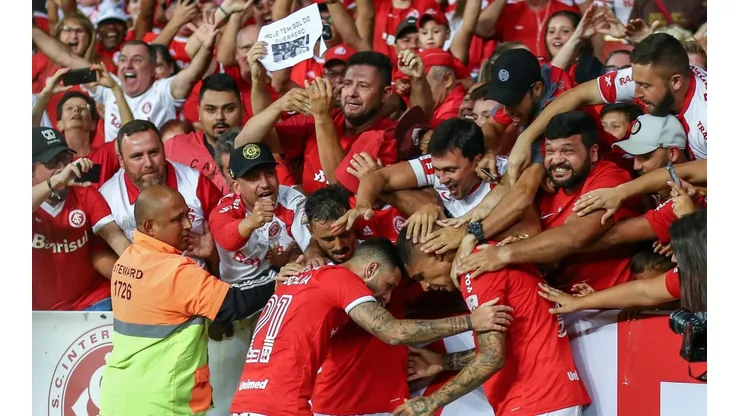 Paolo Guerrero festeja la clasificación a la zona de grupos de la Copa Libertadores 2020