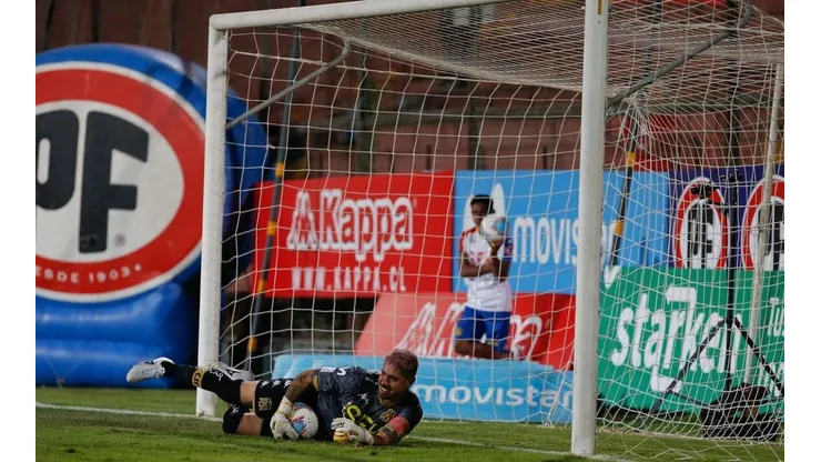 El Mono Sánchez contuvo el penal