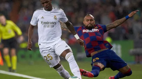 Vidal es titular en Barcelona ante Real Madrid.