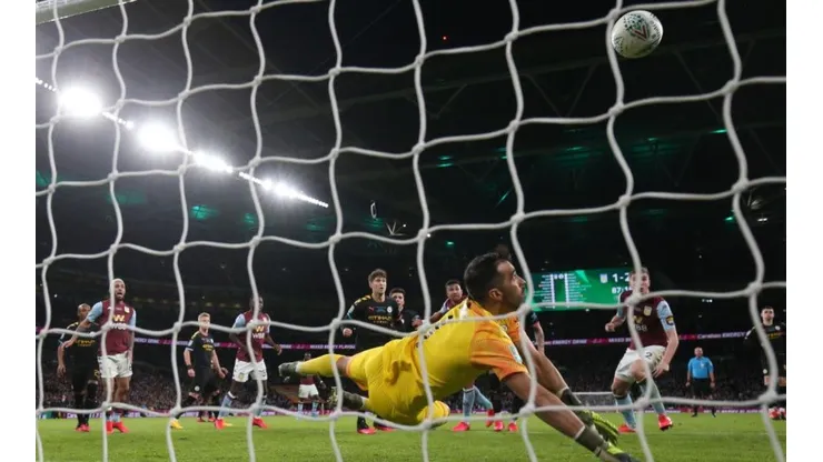 Claudio Bravo tras su partidazo: "Son momentos soñados y que uno desea vivir en una final"