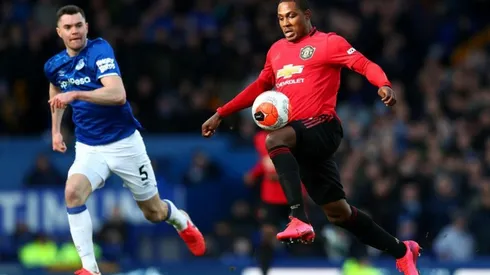 Manchester United se salva gracias al VAR y consigue sufrido empate ante Everton