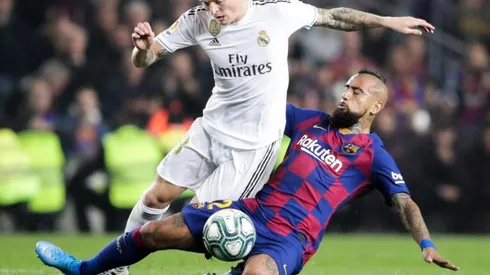 Vidal asoma como titular en Barcelona para enfrentar a Real Madrid.