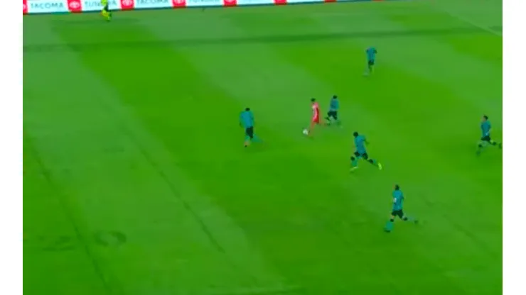 Juan Delgado anota un golazo en triunfo de Necaxa ante América