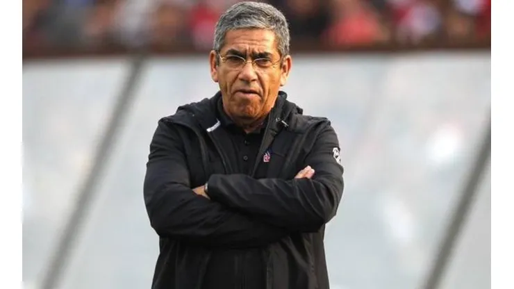 Gualberto Jara entrenador de Colo Colo