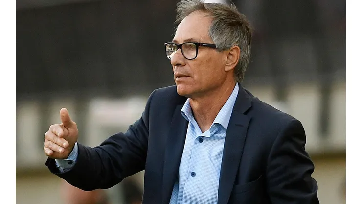Holan ya piensa en la Libertadores.