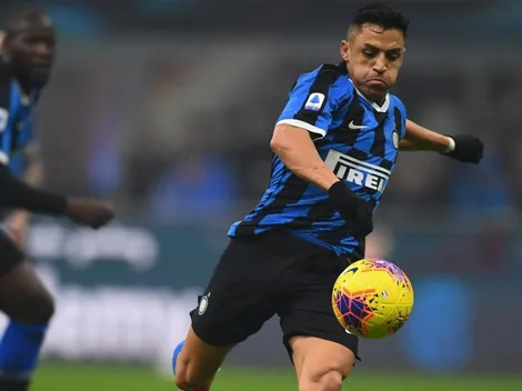 Un milímetro evita el golazo de Alexis: dio de lleno en el travesaño